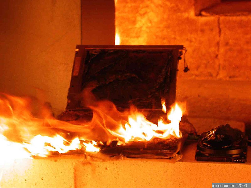 Burning laptop, source: https://commons.wikimedia.org/wiki/File:Burned_laptop_secumem_11.jpg