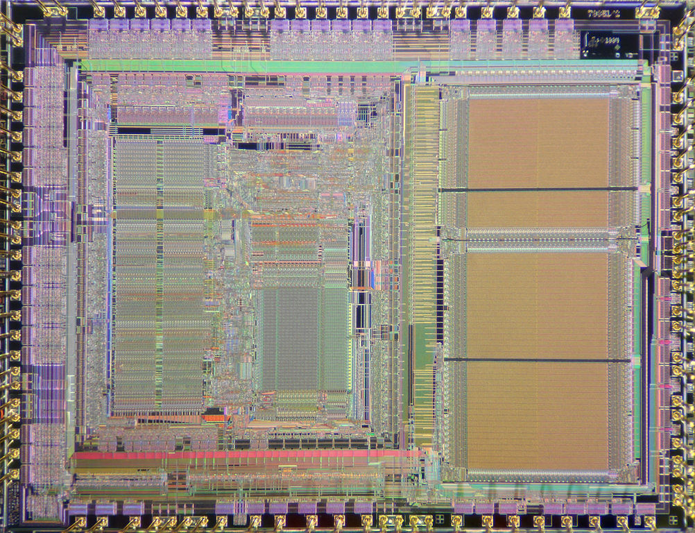 IDT IDT79R3051 family of processors, source: https://commons.wikimedia.org/wiki/File:IDT79R3052Ed.jpg
