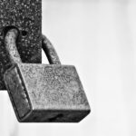 Picture is showing a closed lock. Source: https://www.publicdomainpictures.net/en/view-image.php?image=241701&picture=close-lock-in-black-and-white